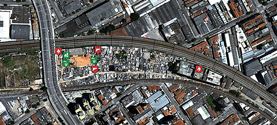 Online colaborative map developed by Arquitetura da Gentrificação (AG), a group that collects, archives and disseminates information about human rights violations committed by public officials against the residents of Favela Moinho. Each icon on the map address a violation. Source: http://reporterbrasil.org.br/gentrificacao/mapa-colaborativo-denuncia-violencia-cometida-contra-moradores-da-favela-do-moinho, accessed on 09-04-2015. 